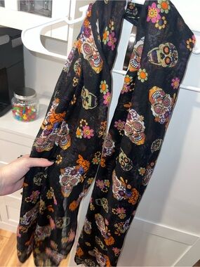 NWT Black Sugar Skull Floral Scarf